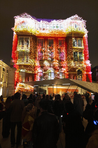 The unveiling of a specially commissioned AI artwork from Ouchhh Studio, made using cognitive technology to visualise brainwaves of the Arts & Film ‘Game Changers’ and projected across the façade of the V&A’s Exhibition Road Courtyard building in London, as part of The National Lottery’s 30th birthday celebrations.
